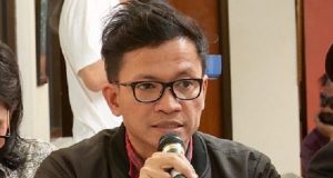 Kepada Densus 88, Usman Hamid: Hak-hak Munarman harus dihormati