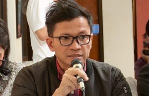 Kepada Densus 88, Usman Hamid: Hak-hak Munarman harus dihormati