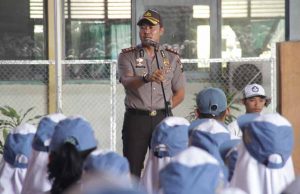 Dorong bela negara, polisi aktif terlibat upacara di sekolah