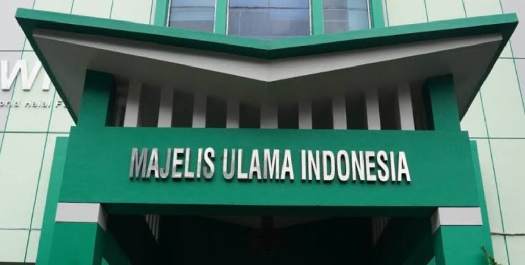 Fatwa Majelis Ulama Indonesia (MUI) menyatakan harammemberikan salam lintas agama dengan dimensi doa dari agama lain telah resmi ditetapkan